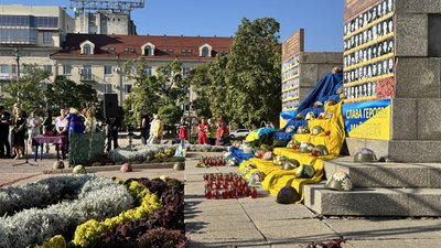 У Кропивницькому вшанували загиблих захисників і захисниць У Кропивницькому вшанували загиблих захисників і захисниць