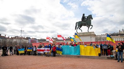 "Зібрали понад 10 вантажівок допомоги" — вінничанка розповіла, як допомагають Україні у Франції "Зібрали понад 10 вантажівок допомоги" — вінничанка розповіла, як допомагають Україні у Франції