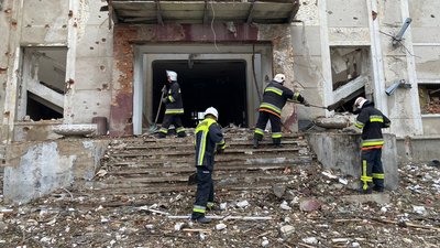 Наслідки ракетного обстрілу у Вінниці — фоторепортаж Наслідки ракетного обстрілу у Вінниці — фоторепортаж
