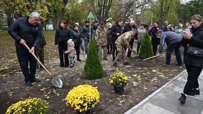 У селі Федірки на Кіровоградщині відкрили козацький хрест і посадили алею на честь двох загиблих бійців У селі Федірки на Кіровоградщині відкрили козацький хрест і посадили алею на честь двох загиблих бійців