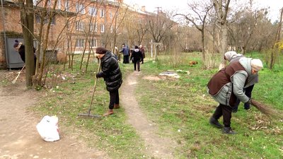 Житомиряни вчетверте вийшли на міську толоку Житомиряни вчетверте вийшли на міську толоку