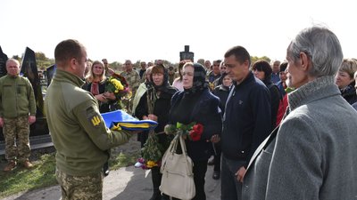 Церемонія прощання із військовослужбовцем Сергієм Довгополим, 21 жовтня 2023. Фото: Старокостянтинівська міська рада