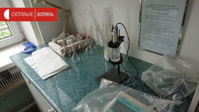 Екологи перевіряють воду з каналізації Луцька, яку зливають в Стир Екологи перевіряють воду з каналізації Луцька, яку зливають в Стир