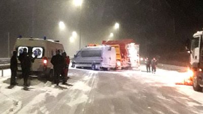 Маршрутка з пасажирами й снігоочисник зіткнулися на Рівненщині