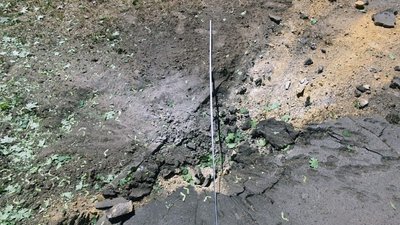 Херсонщина, обстріли, дрон, вирва, асфальт