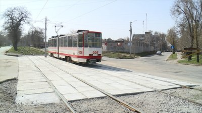 У Запоріжжі відремонтували трамвайний переїзд