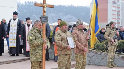 На Тернопільщині попрощалися з бійцем Андрієм Сапищуком, попрощалися з військовим