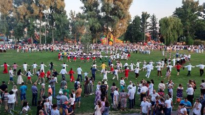 Наймасовіший вишиванковий хоровод за участі 1450 людей: на Сумщині встановлювали рекорд (ФОТО)