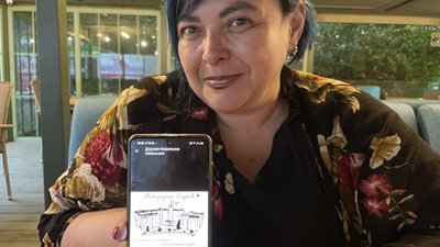 "Щоб людина розуміла, що є надія": харків'янка чотири місяці пише хороші новини на стінах "Щоб людина розуміла, що є надія": харків'янка чотири місяці пише хороші новини на стінах