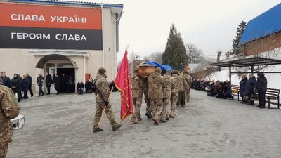 Пішов виганяти окупантів з рідної землі: у Хмельницькому попрощалися з бійцем з Херсонщини Пішов виганяти окупантів з рідної землі: у Хмельницькому попрощалися з бійцем з Херсонщини