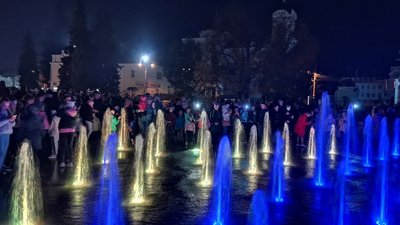 Три кілометри дротів: як виглядає луцький музичний фонтан зсередини