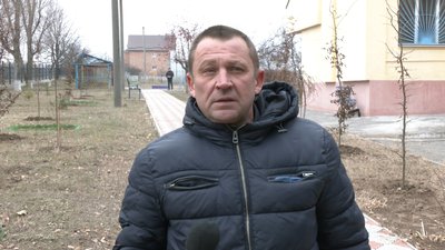 В Запорізькому дитячому будинку-інтернаті висадили 20 дерев В Запорізькому дитячому будинку-інтернаті висадили 20 дерев