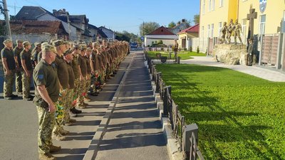 Дзвін Пам’яті пролунав на Прикарпатті за загиблим солдатом Дзвін Пам’яті пролунав на Прикарпатті за загиблим солдатом