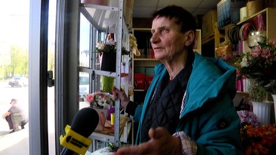 У Житомирі військовий, який вдарив продавчиню букетом, вибачився за свій вчинок У Житомирі військовий, який вдарив продавчиню букетом, вибачився за свій вчинок