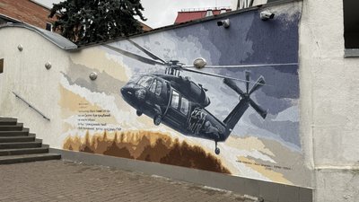 Мурал присвячений гелікоптеру UH-60 Black Hawk