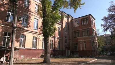 Нові місця для COVID-хворих: як ремонтують відділення обласної лікарні у Харкові