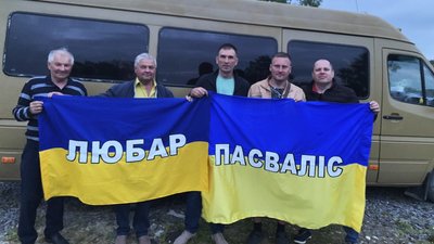 На Житомирщині громада отримала у подарунок від литовського міста-побратима мікроавтобус для школярів