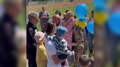 Зустріч звільненого з полону захисника Вадима Яковського у селі Крупа