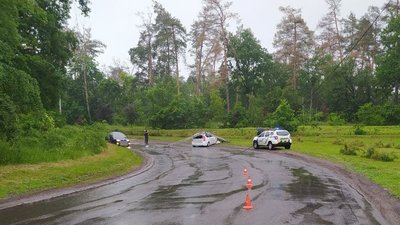 ДТП у Черкасах: водій в'їхав у електроопору ДТП у Черкасах: водій в'їхав у електроопору
