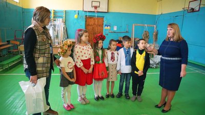 Щедрували для ЗСУ: учні двох вінницьких ліцеїв зібрали майже 18 тисяч гривень Щедрували для ЗСУ: учні двох вінницьких ліцеїв зібрали майже 18 тисяч гривень