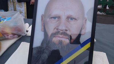 Загинули на Донеччині. У Кропивницькому попрощалися з Дмитро Сінченком, Сергієм Кормільченком та Андрієм Васильченком Загинули на Донеччині. У Кропивницькому попрощалися з Дмитро Сінченком, Сергієм Кормільченком та Андрієм Васильченком