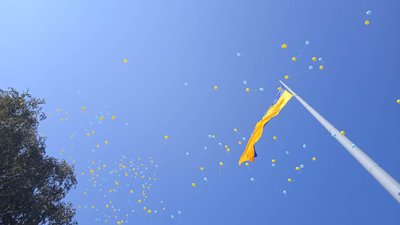 У Кривому Розі підняли синьо-жовтий прапор на висоту 72 метри У Кривому Розі підняли синьо-жовтий прапор на висоту 72 метри