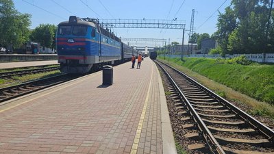 Прибув за графіком: в Укрзалізниці розповіли про потяг, який РФ обстріляла на Миколаївщині 7 травня