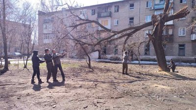 Російські військові вночі обстріляли Торецьк. Є поранені