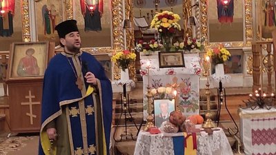 Панахиду в соборі Преображення Господнього ПЦУ відправляє отець Володимир Буграк Панахиду в соборі Преображення Господнього ПЦУ відправляє отець Володимир Буграк