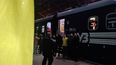 Курсує через 12 областей: до Львова прибув поїзд єдності Курсує через 12 областей: до Львова прибув поїзд єдності