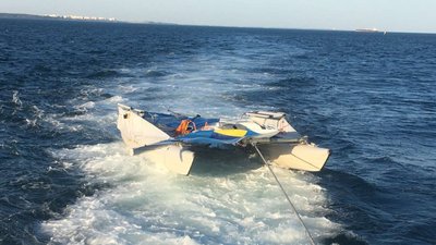 На Одещині дев’ятьох людей віднесло в море на зламаному катамарані На Одещині дев’ятьох людей віднесло в море на зламаному катамарані