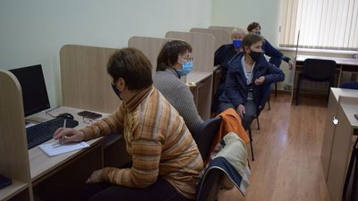 У Кропивницькому пенсіонерів вчать цифровій грамотності У Кропивницькому пенсіонерів вчать цифровій грамотності