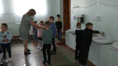 Історія міста і села: як організовують "карантинне" харчування у школах Рівненщини Історія міста і села: як організовують "карантинне" харчування у школах Рівненщини