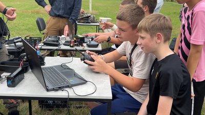 Навчання з пілотування FPV-дронів у Сарнах, 6 серпня 2025 року.