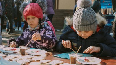 Танці з шаблями та торт з млинців: як у Черкасах святкували Колодія Танці з шаблями та торт з млинців: як у Черкасах святкували Колодія