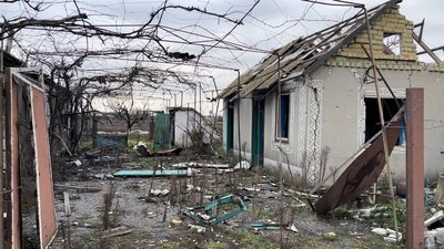 Вони бомбили, ми молилися: жителька Благодатного, що на Миколаївщині, розповіла про життя під російськими обстрілами Вони бомбили, ми молилися: жителька Благодатного, що на Миколаївщині, розповіла про життя під російськими обстрілами