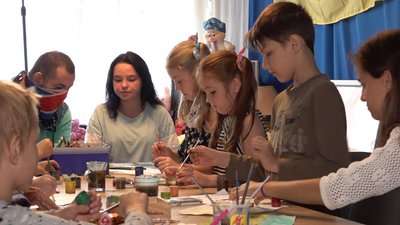 Для черкаських дітей з інвалідністю проводять заняття з інтуїтивного малювання
