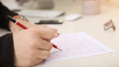 Кіровоградщина: на ЗНО з української мови 2224 учасників не прийшли, у трьох знайшли телефони