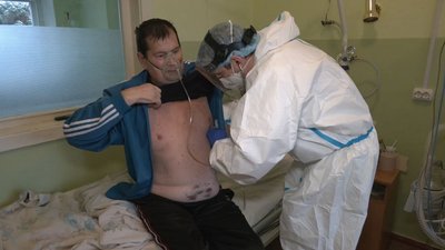 Віктору 60, він хворіє місяць. Віктору 60, він хворіє місяць.
