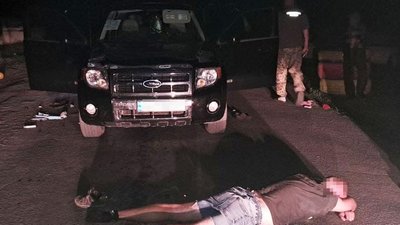 На Дніпропетровщині у пасажира автівки на блокпосту вилучили автомат Калашникова