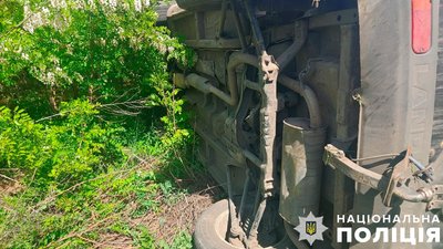 На Полтавщині внаслідок аварії перекинувся автомобіль: є потерпілі На Полтавщині внаслідок аварії перекинувся автомобіль: є потерпілі