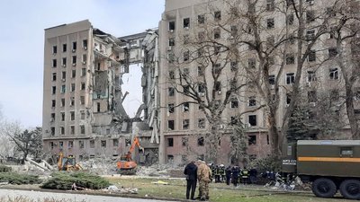 У Миколаєві збройні сили РФ під час обстрілу поцілили у будівлю обласної адміністрації У Миколаєві збройні сили РФ під час обстрілу поцілили у будівлю обласної адміністрації