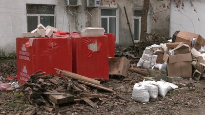 У Миколаєві зводять будівлю в метрі від житлового будинку. Наскільки це законно У Миколаєві зводять будівлю в метрі від житлового будинку. Наскільки це законно