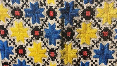 «Сорочка з тризубом, закопана під деревом». У Чернівцях представили виставку вишиття з українською символікою «Сорочка з тризубом, закопана під деревом». У Чернівцях представили виставку вишиття з українською символікою