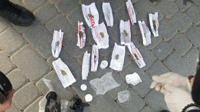 Двох франківців з наркотиками затримали патрульні поліцейські