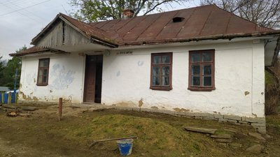 На Тернопільщині волонтери відновлюють родинну хату Бойчуків На Тернопільщині волонтери відновлюють родинну хату Бойчуків