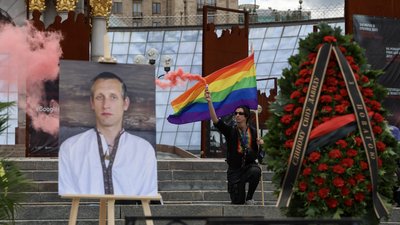 Ветеран ЗСУ Пилипенко заявив про сутичку з командиром РДК через ЛГБТ-прапор на похороні художника Чичкана
