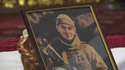 "Він гостро сприйняв повномасштабну війну" – в Житомирі попрощалися із добровольцем Максимом Расновським "Він гостро сприйняв повномасштабну війну" – в Житомирі попрощалися із добровольцем Максимом Расновським