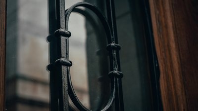 У Львові біля Будинку вчених відреставрували історичну браму У Львові біля Будинку вчених відреставрували історичну браму