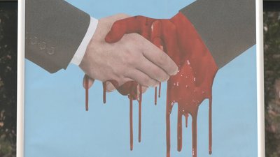 У Запоріжжі відкрили виставку антивоєнних плакатів просто неба